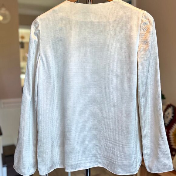 Theory Ivory Hammered Satin Wrap Jacket Blouse Top Long Sleeved Womens Sz P (XS) - Picture 3 of 11